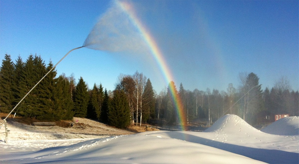 snökanon i novembersol på Valfjället